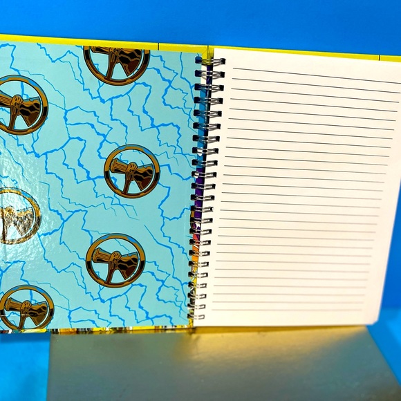 MARVEL STUDIOS THOR LOVE AND THUNDER BUNDLE 2022 MCDONALD’S #5 TOY & NOTEBOOK - Picture 8 of 8